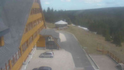 Parkoviště a hlavní vchod