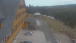 Parkoviště a hlavní vchod