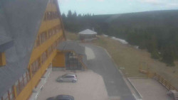 Parkoviště a hlavní vchod