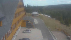 Parkoviště a hlavní vchod