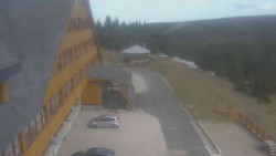 Parkoviště a hlavní vchod