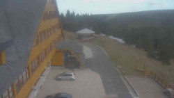 Parkoviště a hlavní vchod