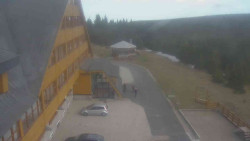 Parkoviště a hlavní vchod