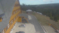 Parkoviště a hlavní vchod