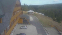 Parkoviště a hlavní vchod