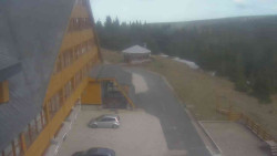 Parkoviště a hlavní vchod