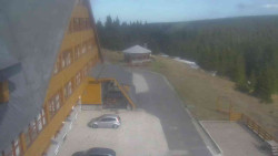 Parkoviště a hlavní vchod