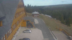 Parkoviště a hlavní vchod