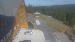 Parkoviště a hlavní vchod