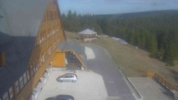 Parkoviště a hlavní vchod