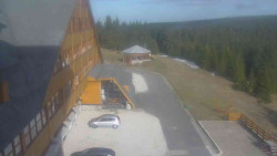 Parkoviště a hlavní vchod