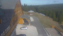 Parkoviště a hlavní vchod