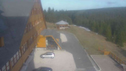 Parkoviště a hlavní vchod