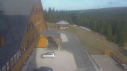 Parkoviště a hlavní vchod