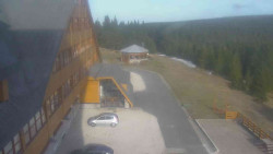 Parkoviště a hlavní vchod