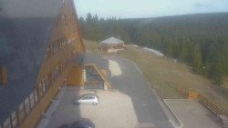 Parkoviště a hlavní vchod