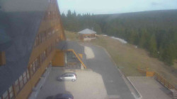 Parkoviště a hlavní vchod