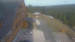 Parkoviště a hlavní vchod