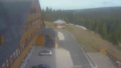 Parkoviště a hlavní vchod