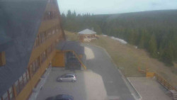 Parkoviště a hlavní vchod