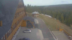 Parkoviště a hlavní vchod