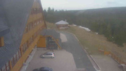 Parkoviště a hlavní vchod