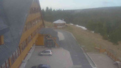 Parkoviště a hlavní vchod