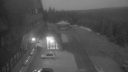 Parkoviště a hlavní vchod