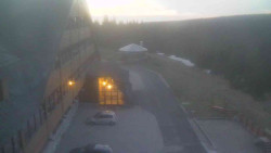 Parkoviště a hlavní vchod