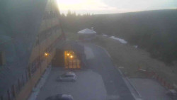 Parkoviště a hlavní vchod