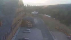 Parkoviště a hlavní vchod