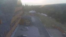 Parkoviště a hlavní vchod