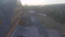 Parkoviště a hlavní vchod