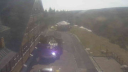 Parkoviště a hlavní vchod