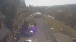 Parkoviště a hlavní vchod