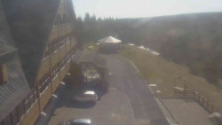 Parkoviště a hlavní vchod