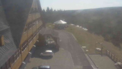 Parkoviště a hlavní vchod