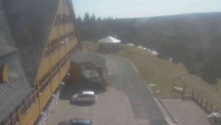 Parkoviště a hlavní vchod