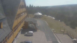 Parkoviště a hlavní vchod