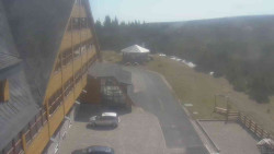 Parkoviště a hlavní vchod