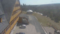 Parkoviště a hlavní vchod