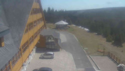 Parkoviště a hlavní vchod