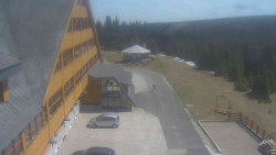 Parkoviště a hlavní vchod