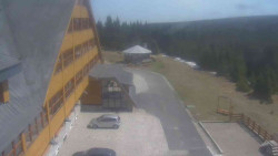 Parkoviště a hlavní vchod