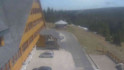 Parkoviště a hlavní vchod