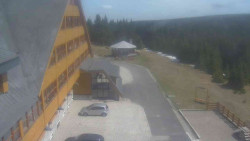 Parkoviště a hlavní vchod