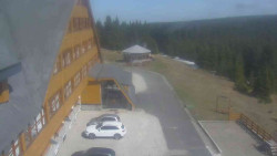 Parkoviště a hlavní vchod