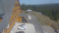 Parkoviště a hlavní vchod