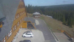 Parkoviště a hlavní vchod