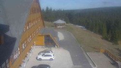 Parkoviště a hlavní vchod